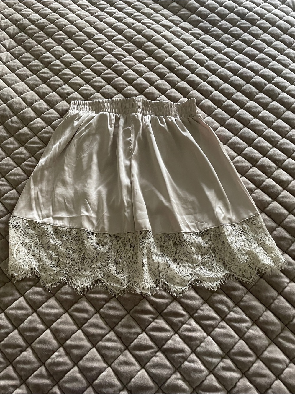 Ivory Lace-Hem Mini Skirt with Elastic Waist - Picture 4 of 4